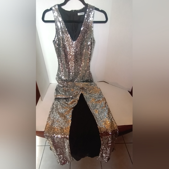 XTaren Silver Sequin Front Slit Maxi Holiday Sparkle Dress Size Small - Picture 5 of 11